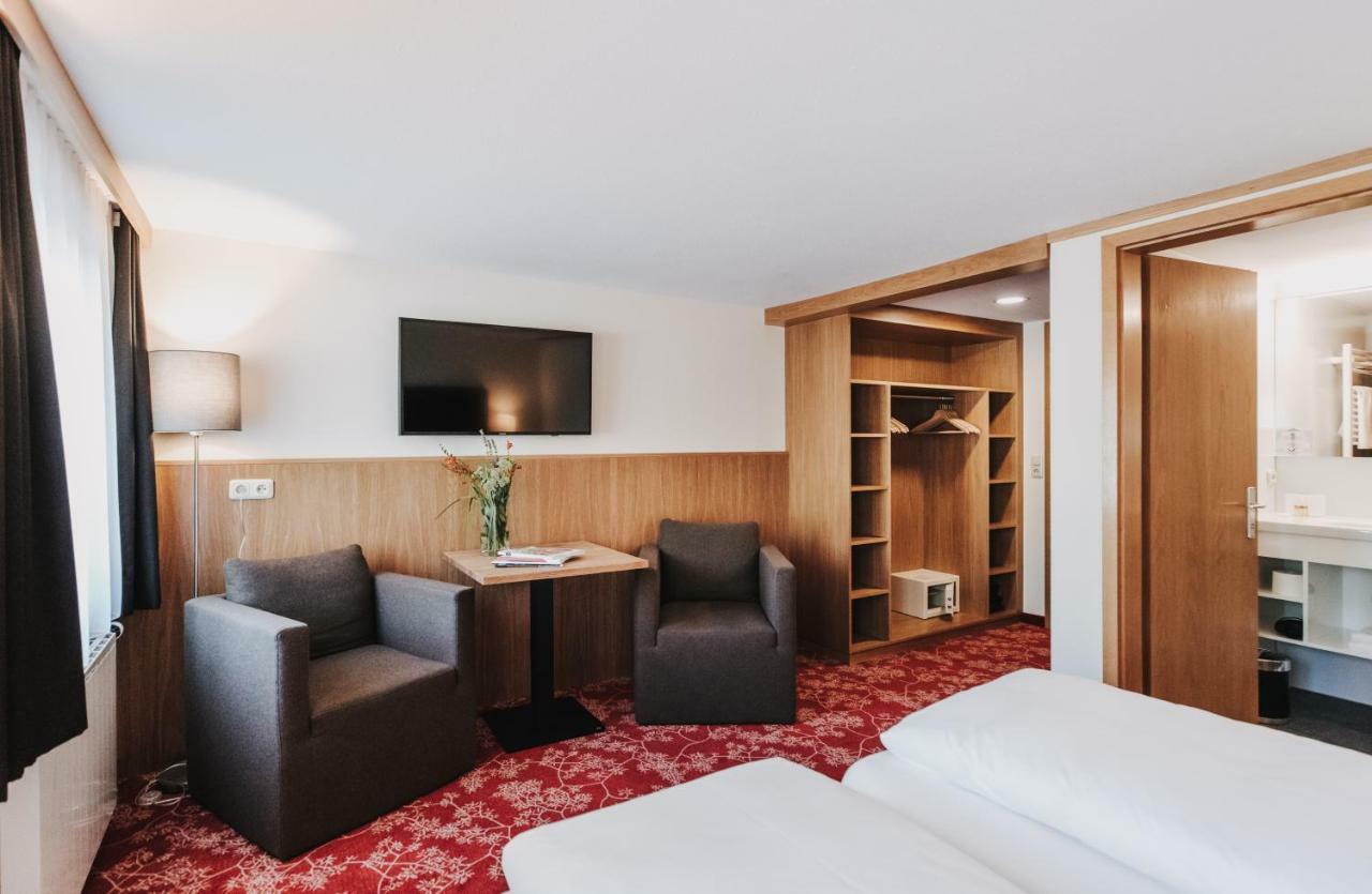 Hotel Adler Warth  Экстерьер фото